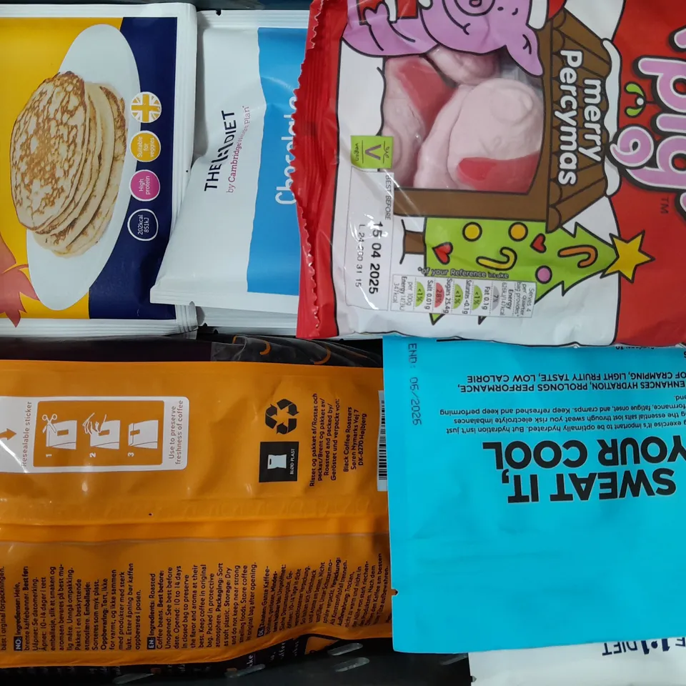 APPROXIMATELY 10 ASSORTED FOOD/DRINK PRODUCTS TO INCLUDE CANDY KITTENS, PUKKA TEA ADVENT CALENDAR, MAPLE PANCAKES, ETC