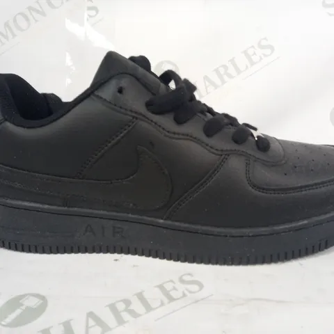 PAIR OF NIKE AIR FORCE 1 SHOES IN BLACK UK SIZE 6