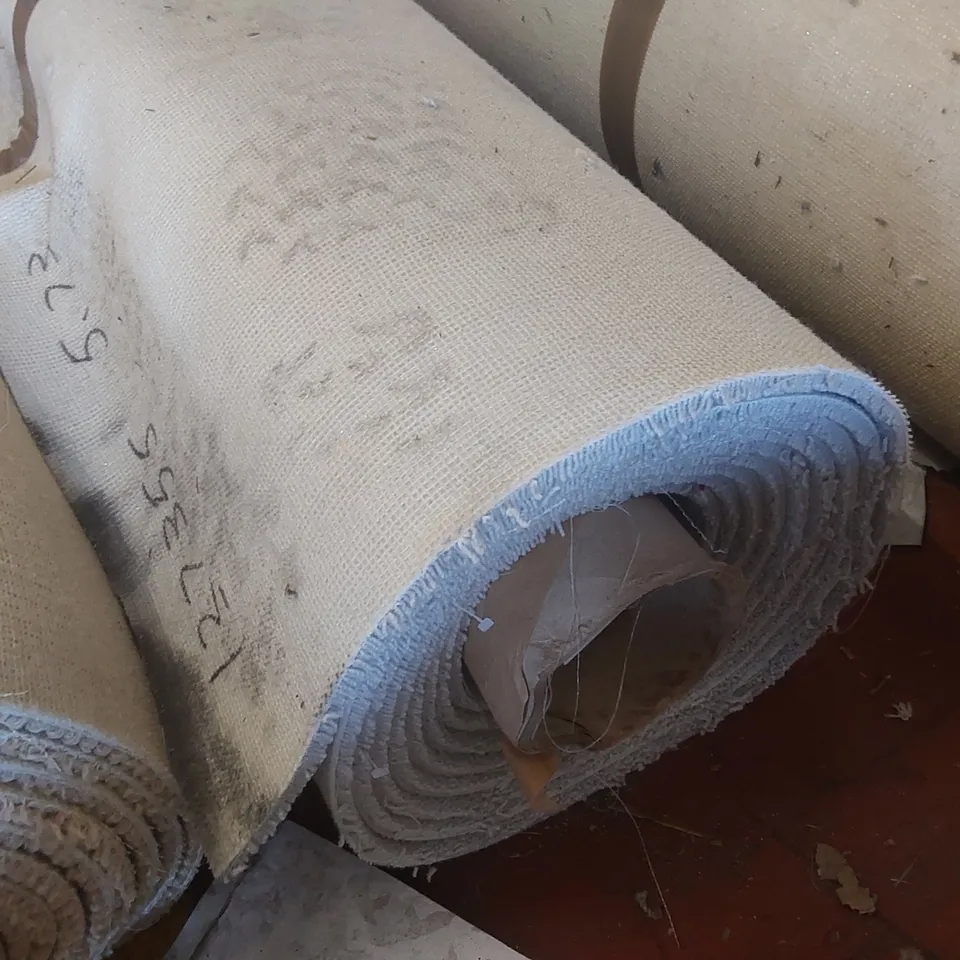 ROLL OF QUALITY CRAFTSMAN EL 154 CARPET - APPROXIMATELY 5 x 5.73m