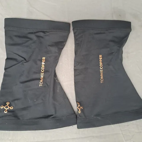 TOMMIE COPPER PAIR OF KNEE SLEEVES IN BLACK SIZE XL