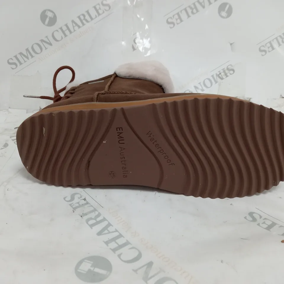 BOXED PAIR OF EMU AUSTRALIA BIRDWOOD BOOTS, OAK - SIZE 6