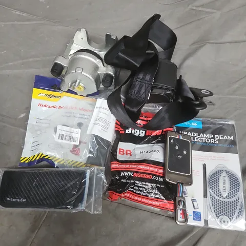 APPROXIMATELY 8 ASSORTED VEHICLE PARTS & ACCESSORIES TO INCLUDE SEATBELT, HEADLAMP BEAM DEFLECTORS, HYDRAULIC BOTTLE JACK ADAPTOR, ETC