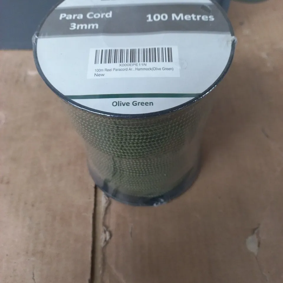 TOTE OF APPROXIMATELY 15 ASSORTED ITEMS TO INCLUDE: GREEN PARACORD 100M