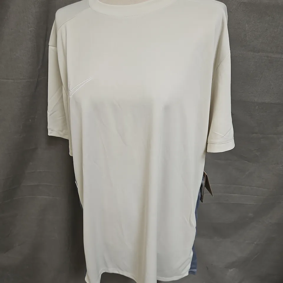 NIKE FOOTBALL TEE IN STONE SIZE XXL