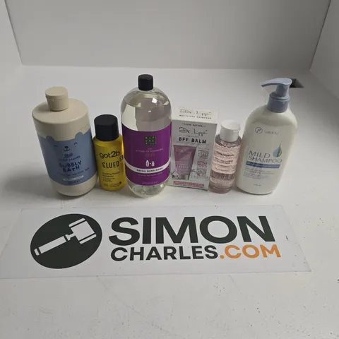 APPROXIMATELY 15 ASSORTED HEALTH & BEAUTY PRODUCTS TO INCLUDE SIRIRAJ MILD SHAMPOO, DR.LIPP BFF BALM, GOT2B GLUED, ETC - COLLECTION ONLY