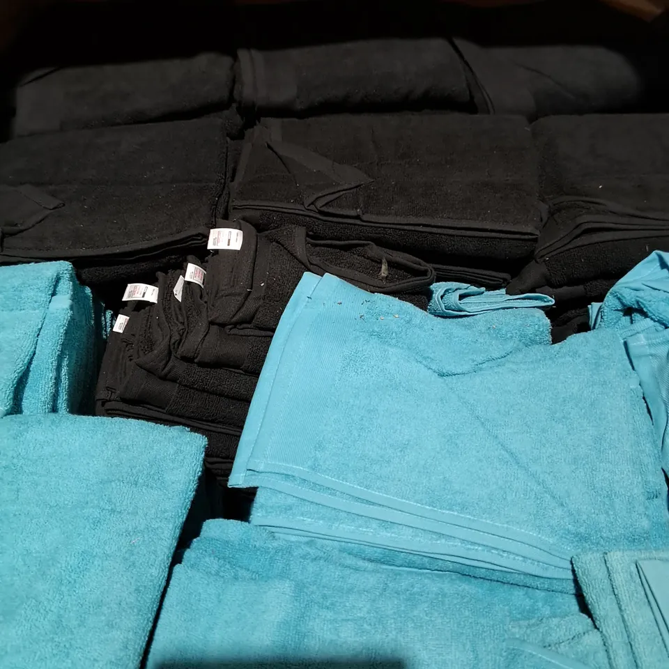 PALLET OF A LARGE AMOUNT OF ASSORTED BRAND NEW 100% COTTON BATH TOWELS IN BLACK & CYAN - COLLECTION ONLY