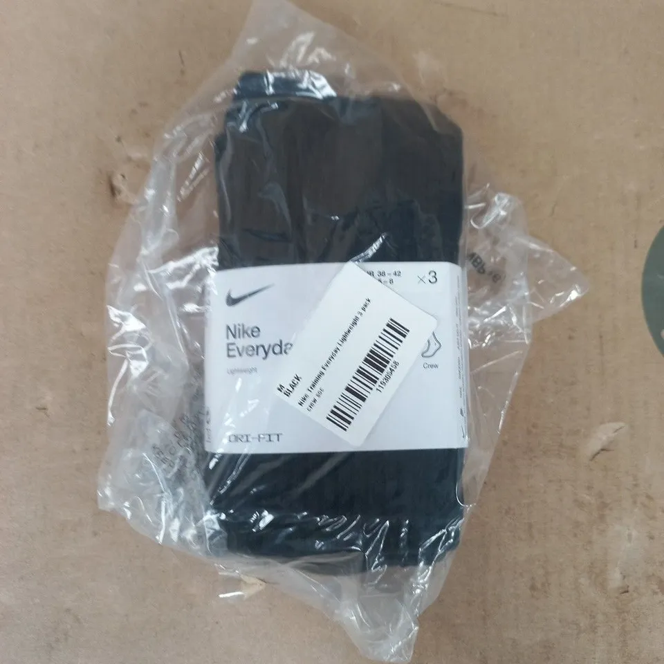 NIKE EVERYDAY LIGHTWEIGHT CREW SOCKS (3-PACK) IN BLACK SIZE 5-8