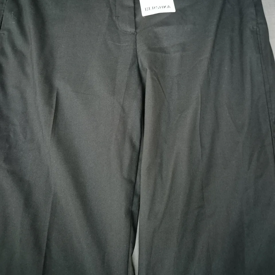 BERSHKA SLIM FIT TROUSERS IN BLACK SIZE UK 16