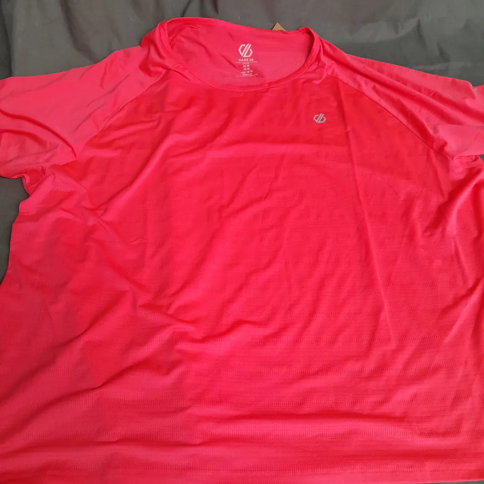 DARE2B GRAVITATE TEE IN NEON PINK - UK 20