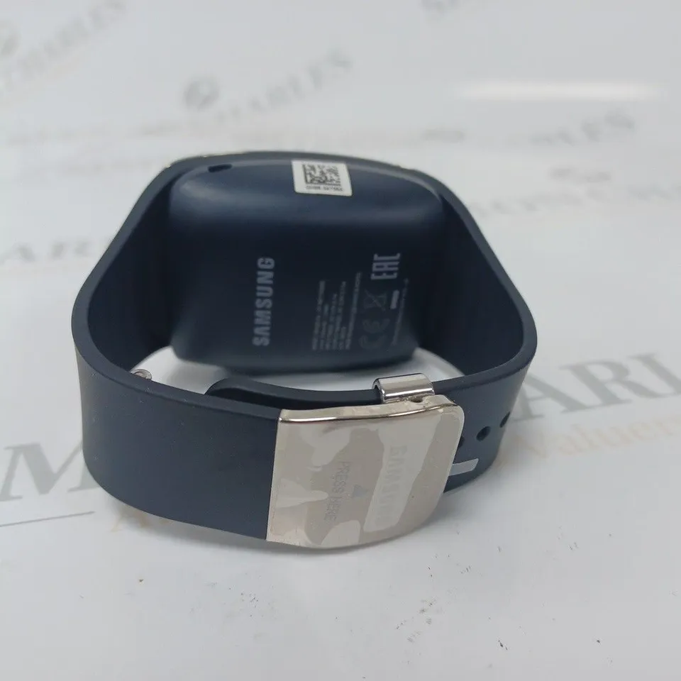 SAMSUNG GEAR S SMART WATCH WITH BATTERY PACK