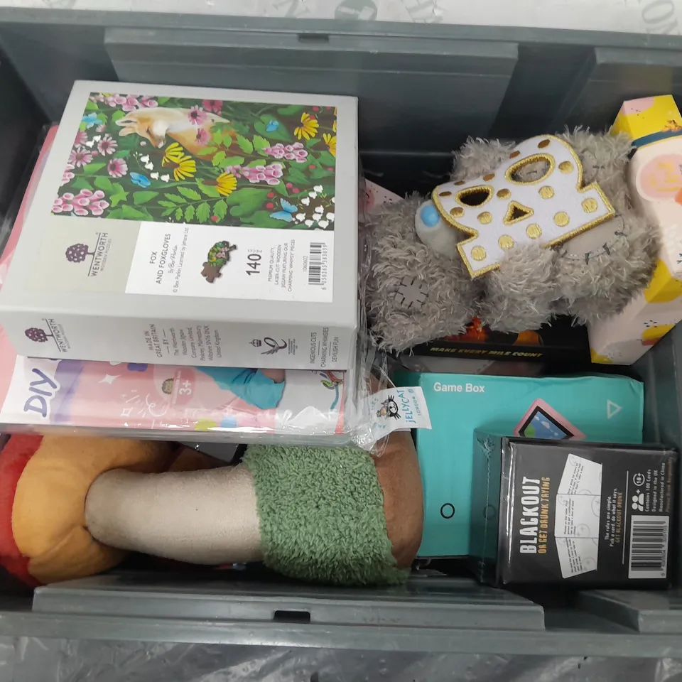 APPROXIMATELY 14 ASSORTED TOYS & GAMES PRODUCTS TO INCLUDE GAME BOX PLUS, AMUSEABLE PAIR OF TOADSTOOLS BY JELLYCAT, WENTWORTH FOX AND FOXGLOVES, ETC