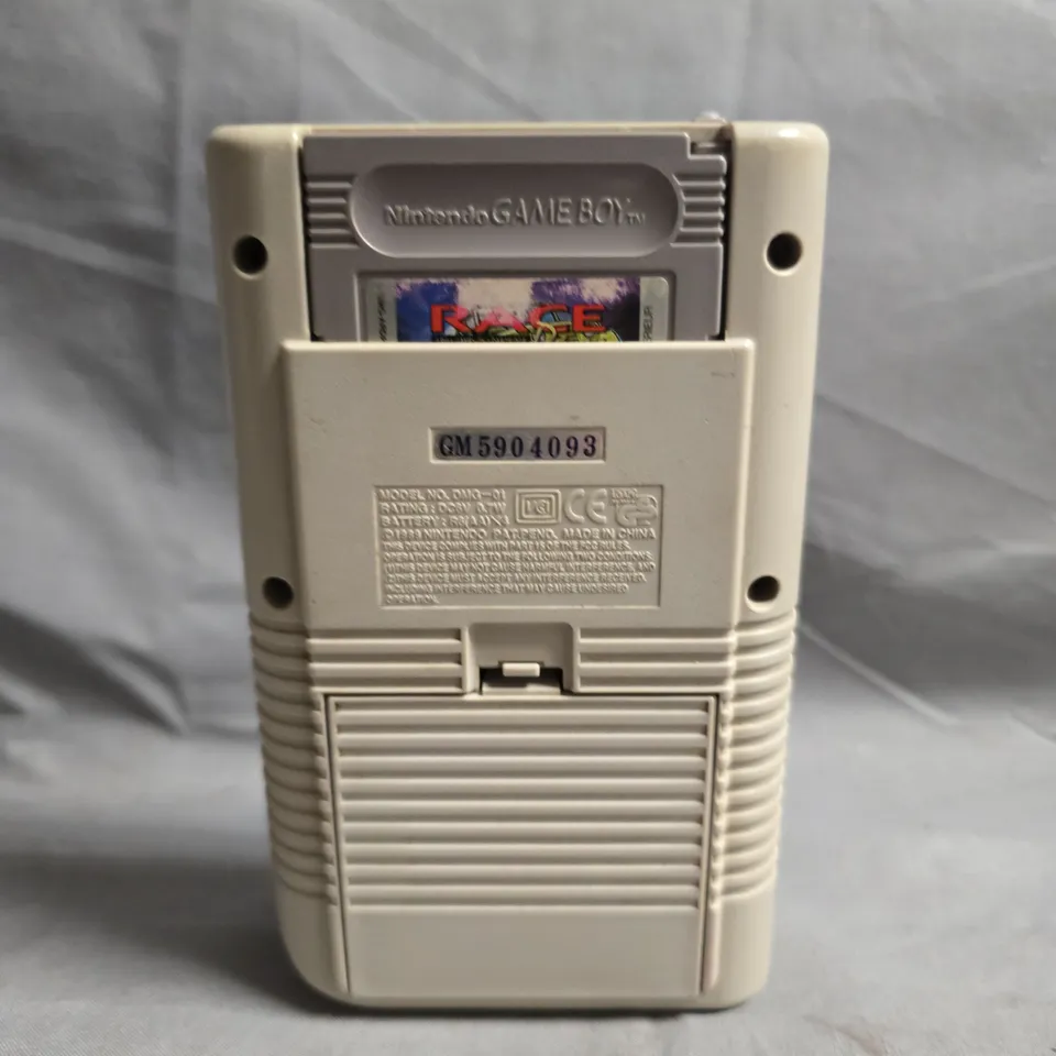 NINTENDO GAME BOY HANDHELD CONSOLE (ORIGINAL DMG-01) WITH CARTRIDGE – CREAM