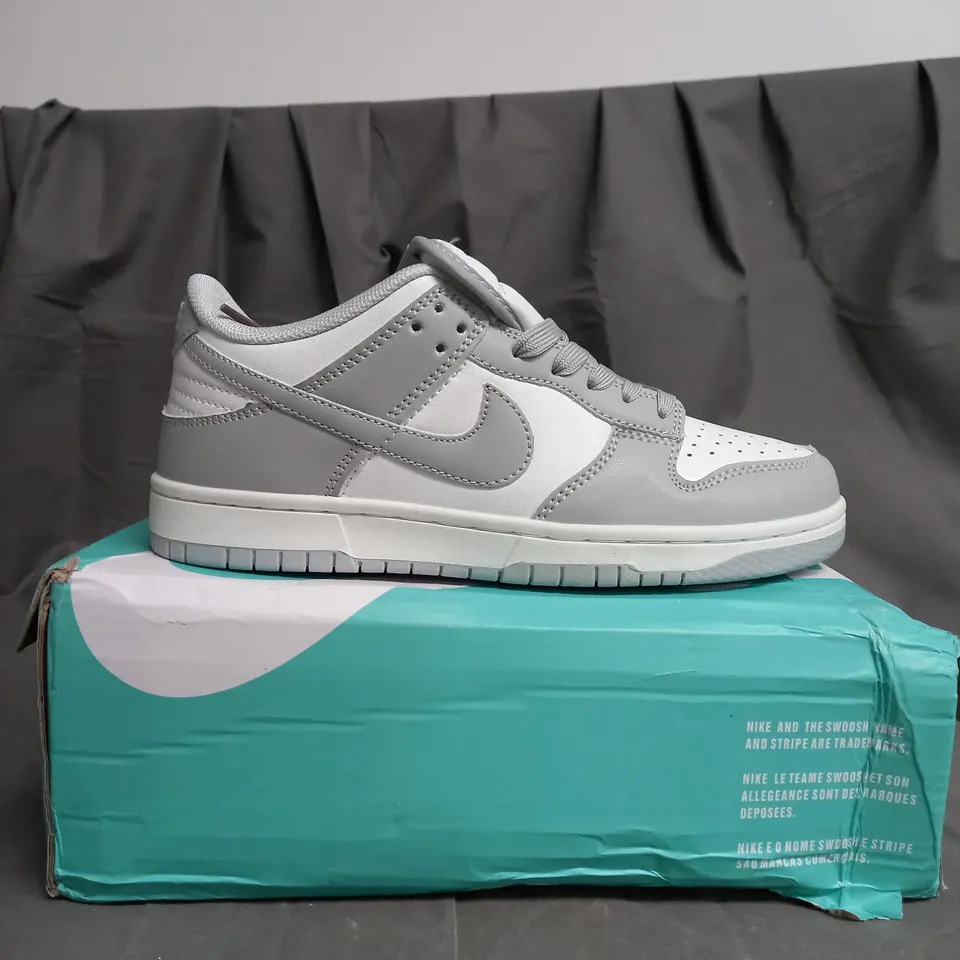 BOXED PAIR OF NIKE DUNKS LOW RETRO TRAINERS SIZE 6