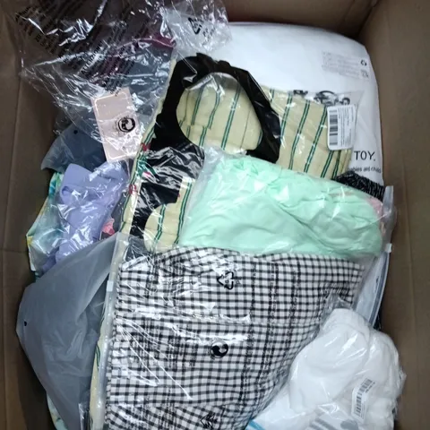 LARGE BOX OF APPROXIMATELY 25 ASSORTED CLOTHING ITEMS IN VARIOUS COLOURS, STYLES AND SIZES - COLLECTION ONLY