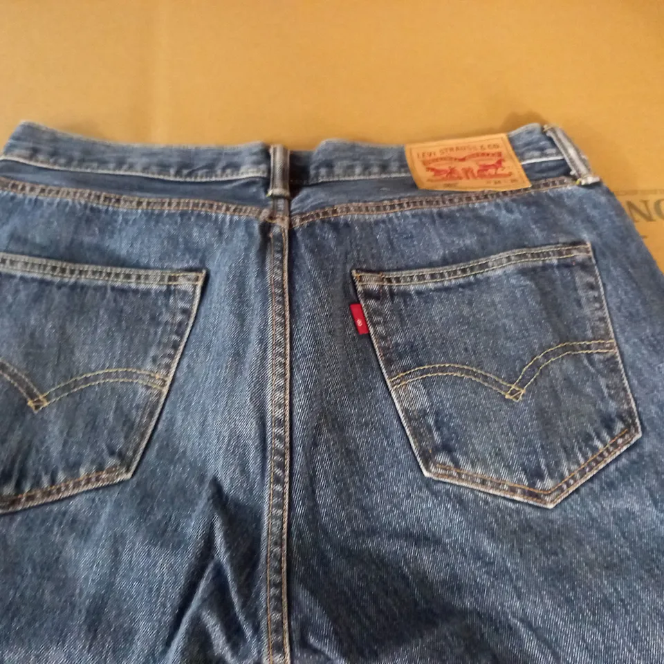 LEVIS 501 DENIM SHORTS - W34 L30