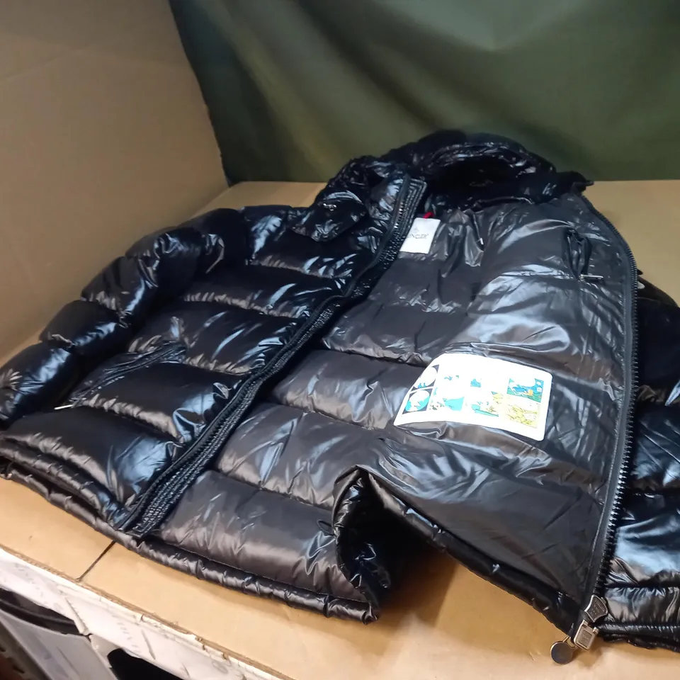 MONCLER ORIZABA SHORT DOWN COAT - SIZE 4