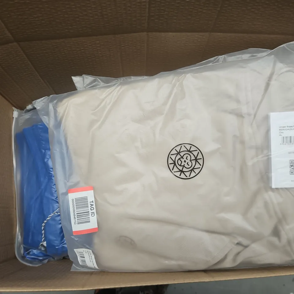 APPROXIMATELY 18 ASSORTED BAGGED UNISEX BRASS MONKEY JOGGERS IN VARIOUS SIZES TO INCLUDE COLOURS SUCH AS NAVY, CLAY, BLUE, ETC