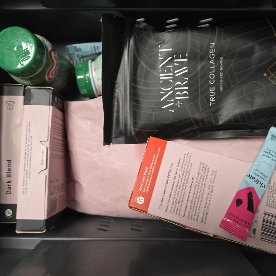 APPROXIMATELY 9 ASSORTED FOOD & DRINK ITEMS TO INCLUDE - COW & GATE INFANT MILK , GRIND DARK ROAST PODS , LINDT SWISS SELECTION ETC