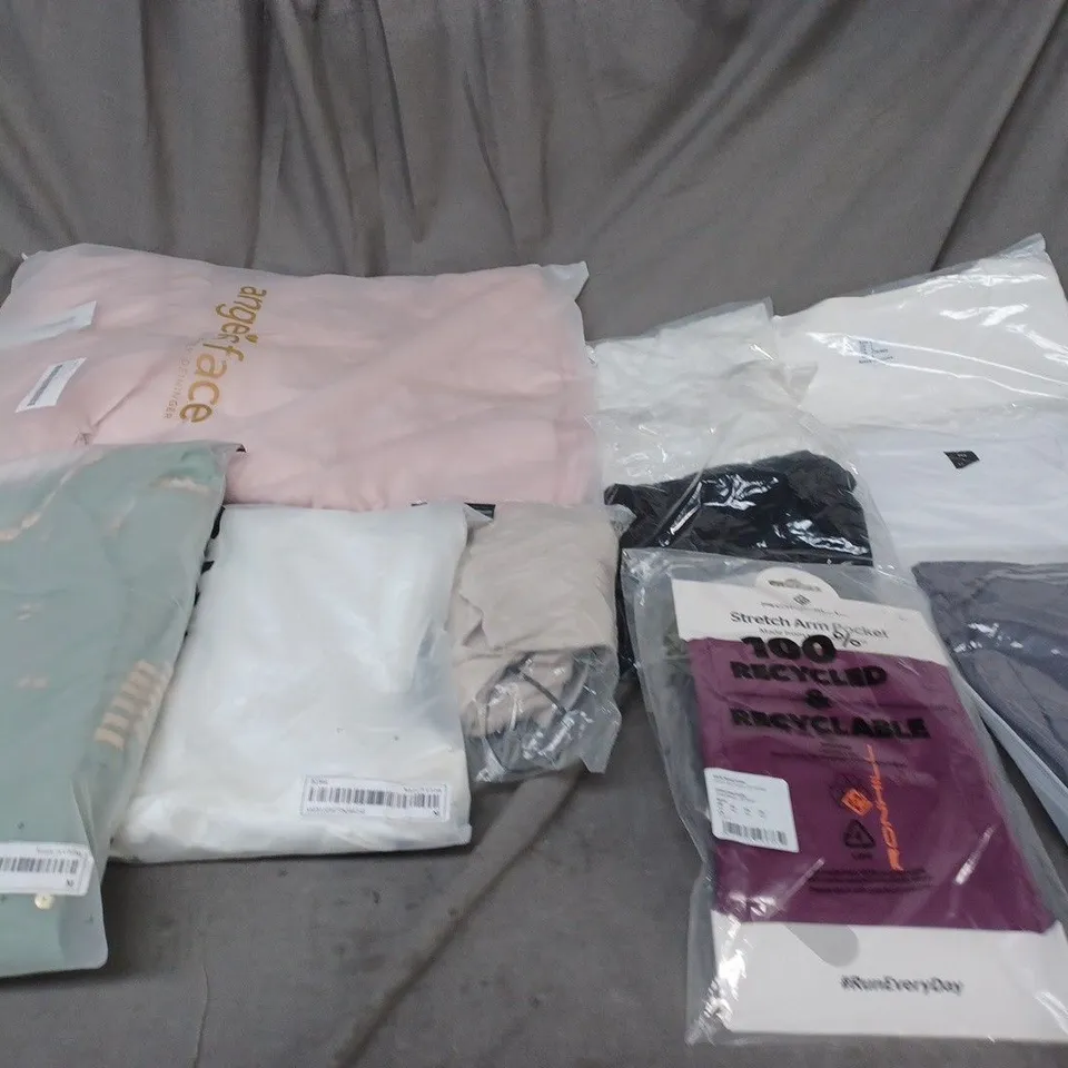 BOX OF ASSORTED CLOTHING ITEMS IN VARIOUS COLOURS, SIZES AND STYLES