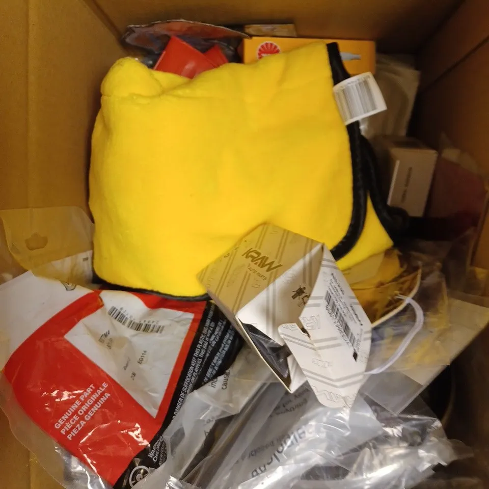 BOX OF APPROXIMATELY 20 ASSORTED VEHICULAR PRODUCTS TO INCLUDE 2 WAY BLIND SPOT MIRROR, SYNTHETIC CAR CHAMOIS, VIBRATION DAMPENER ETC