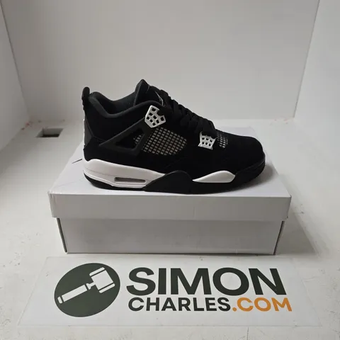 BOXED PAIR OF NIKE AIR JORDAN 4 RETRO TRAINERS IN BLACK - UK 7.5