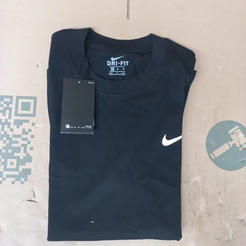 NIKE SHORT SLEEVE CREW NECK T-SHIRT IN BLACK SIZE MEDIUM