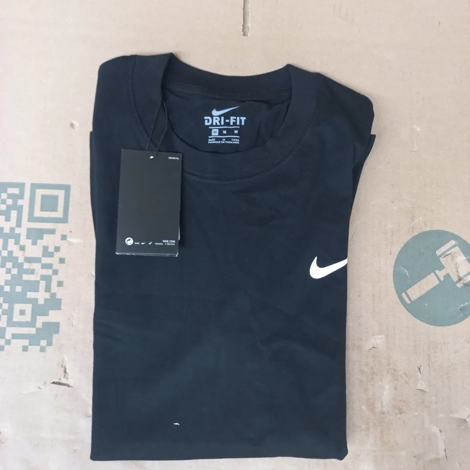 NIKE SHORT SLEEVE CREW NECK T-SHIRT IN BLACK SIZE MEDIUM