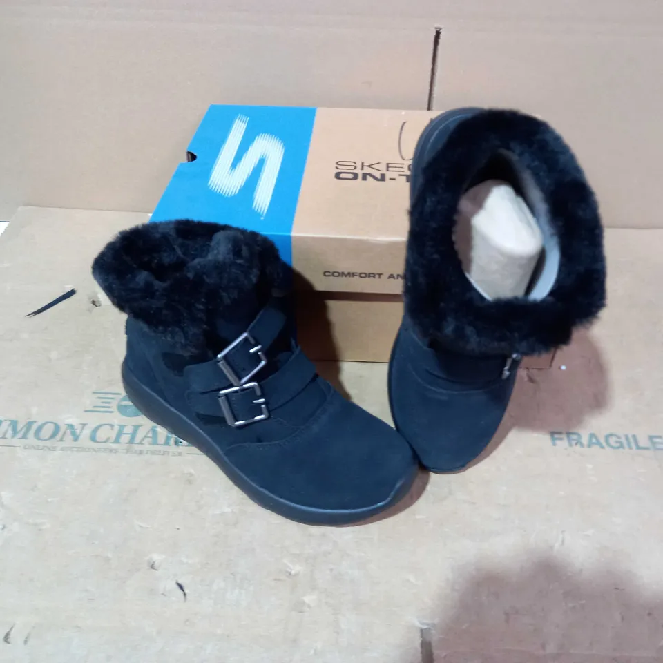 BOXED PAIR OF SKECHERS - SIZE 4.5
