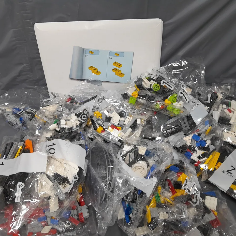 BOXED LEGO GHOSTBUSTERS ECTO-1 RRP £179.99