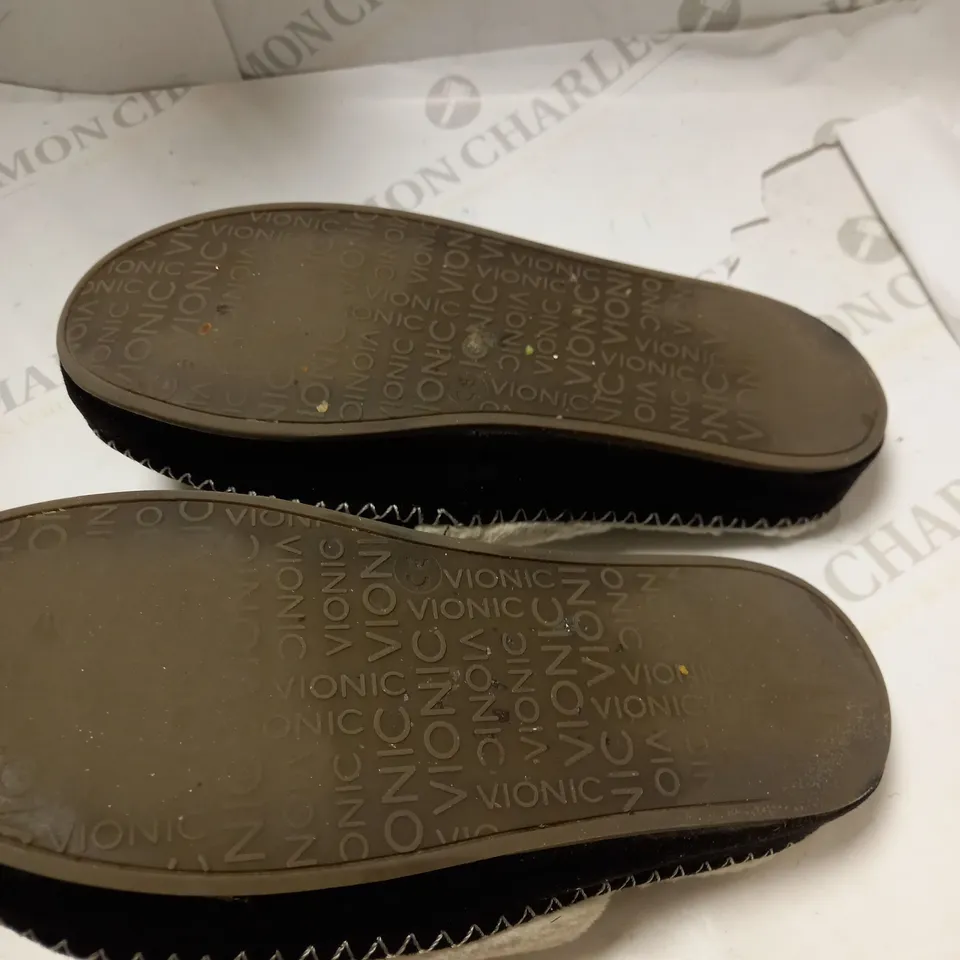 VIONIC BLACK GRACE SLIPPERS - SIZE 5