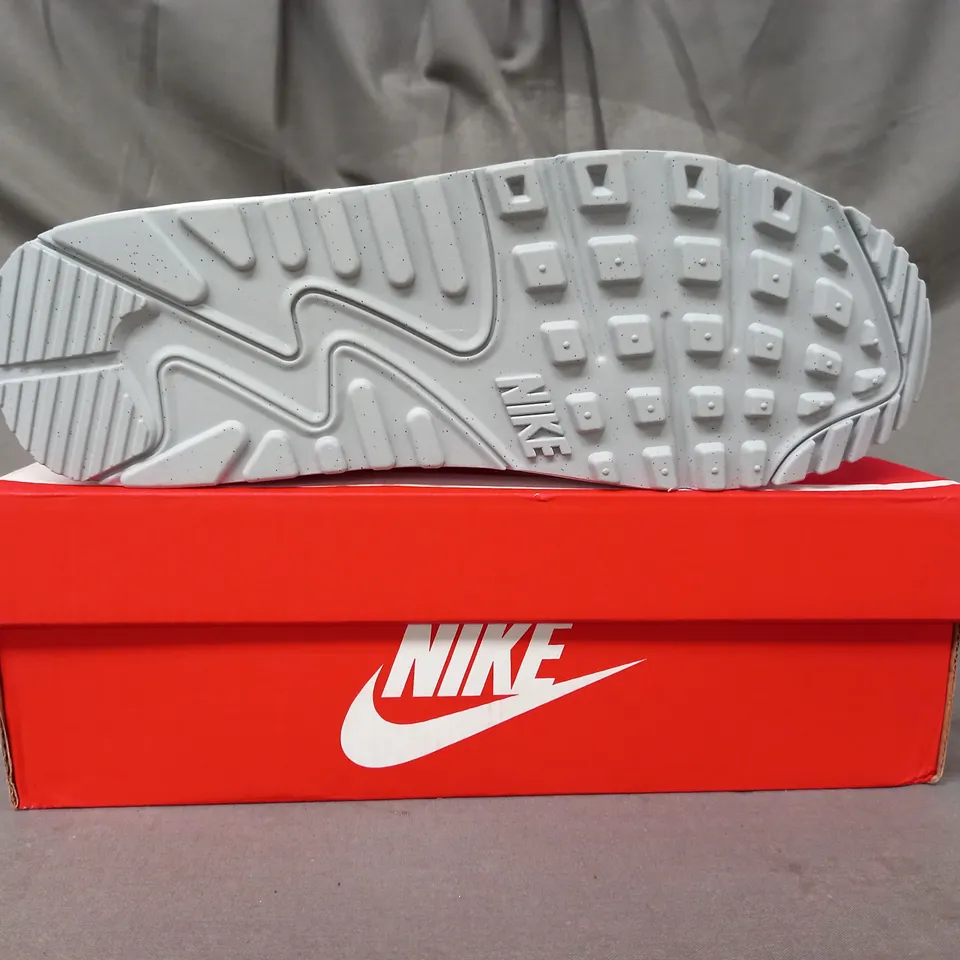 BOXED PAIR OF NIKE AIR MAX 90 SHOES IN WHITE/RED UK SIZE 9