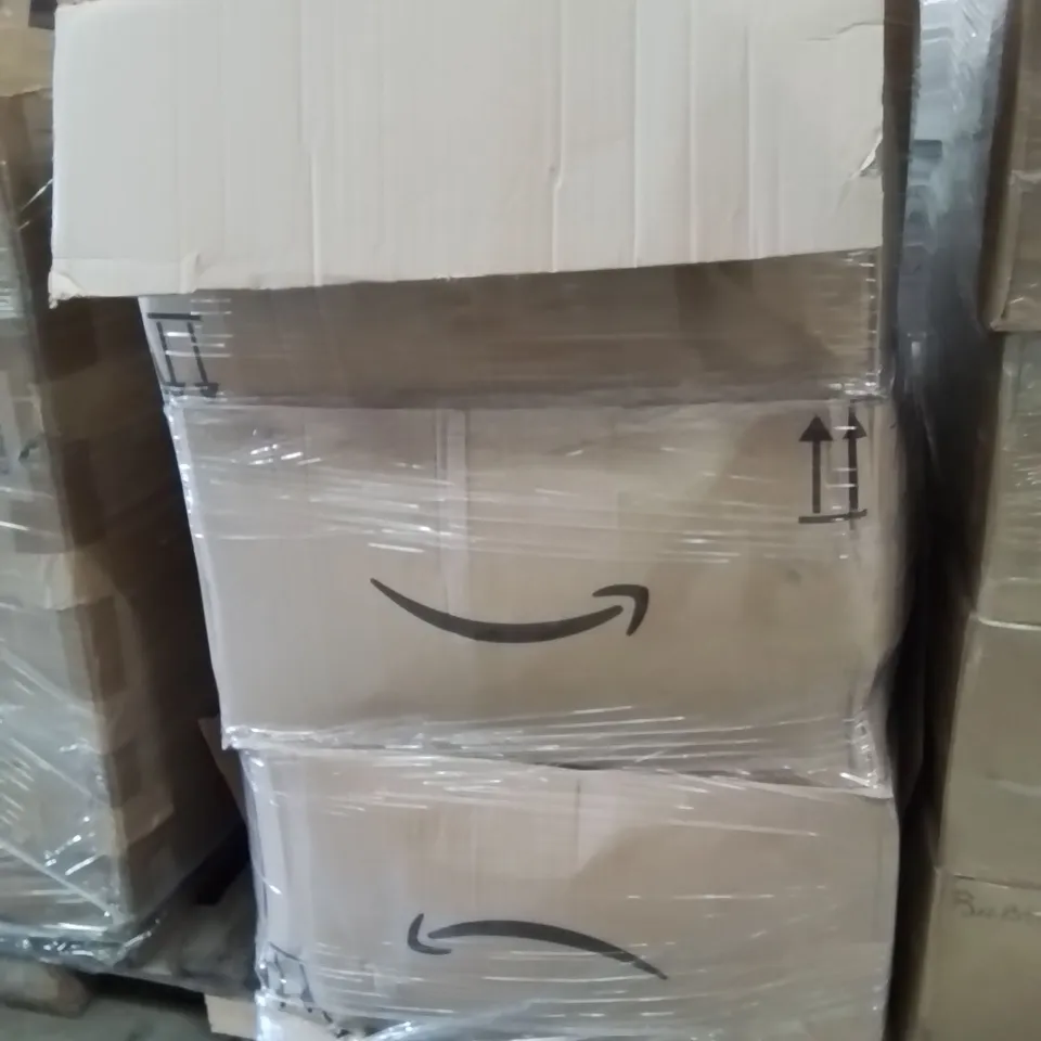 PALLET CONTAINING A LARGE QUANTITY OF TABLET CASES AND SCREEN PROTECTORS 