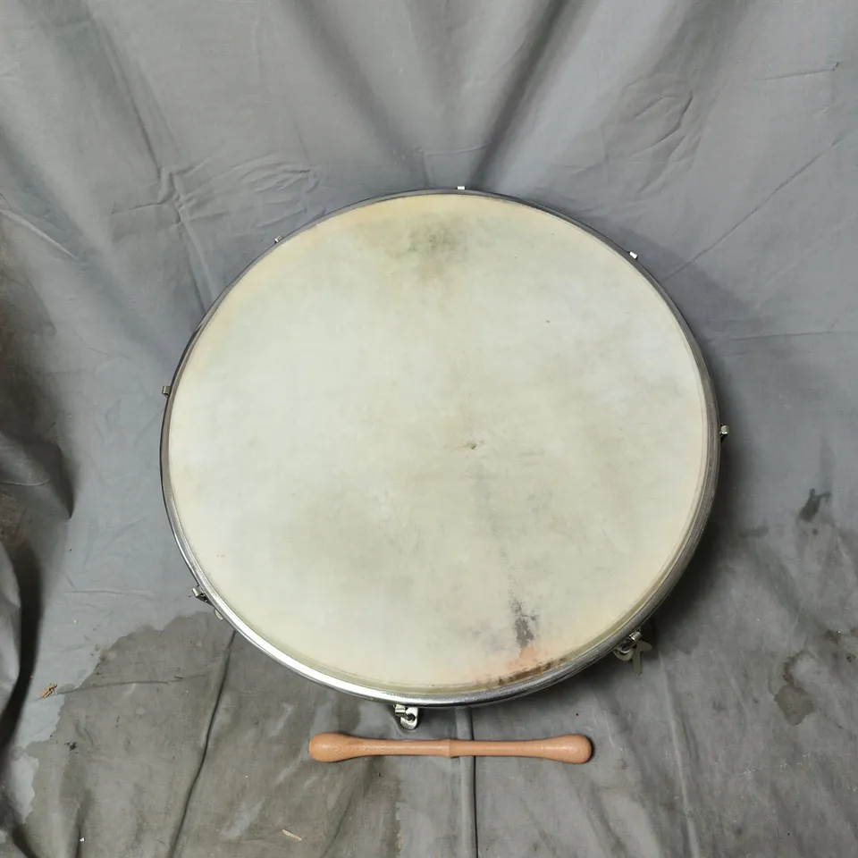 GEAR4MUSIC ROUND DRUM WITH BEATER AND CARRY BAG