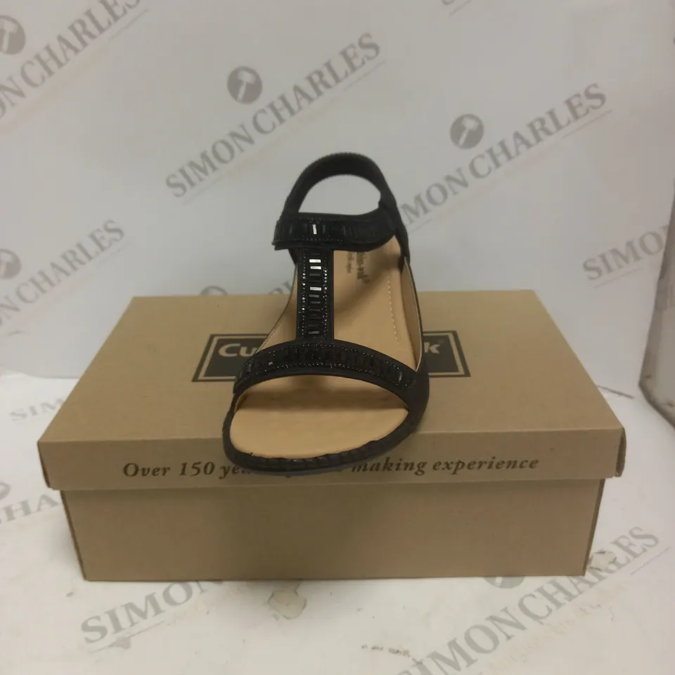 BOXED CUSHION WALK DIAMANTE T BAR SANDAL BLACK - SIZE 4