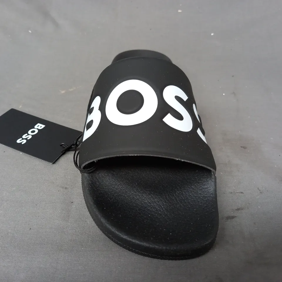 BOXED PAIR OF BOSS SLIDERS IN BLACK EU SIZE 44