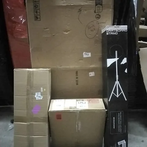 PALLET OF HOUSEHOLD ITEMS TO INCLUDE STROBE LIGHT, CEILING FAN, WRAPPED CANVAS PICTURE, DARTBOARD STAND AND OTHER ASSORTED ITEMS...