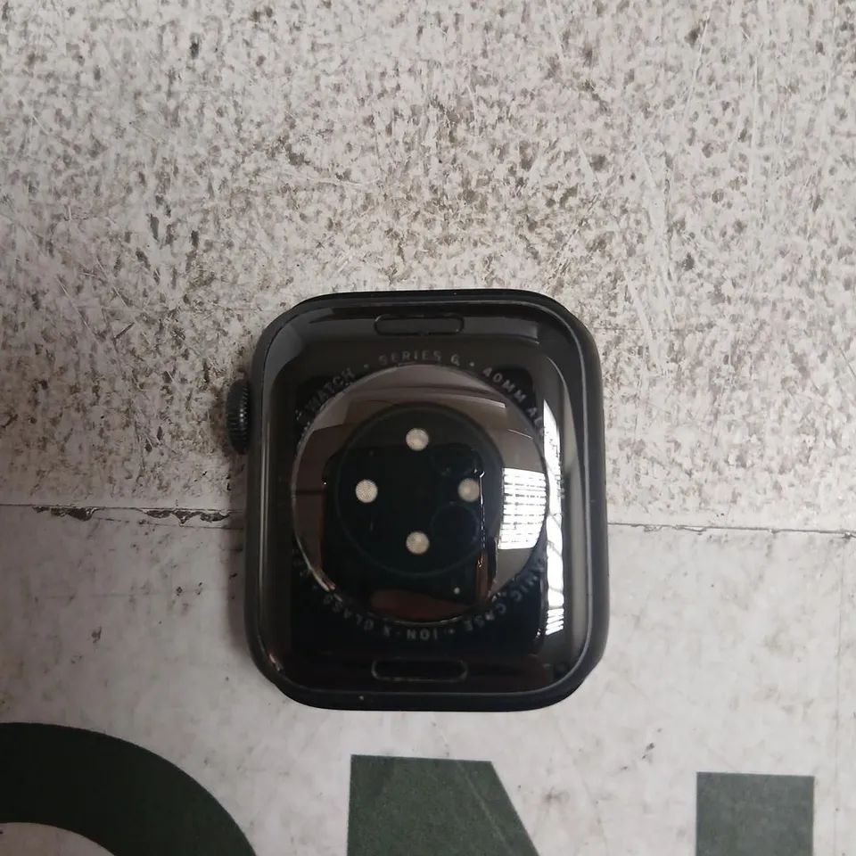 APPLE SERIES 6 SMARTWATCH WITH BLACK CASE