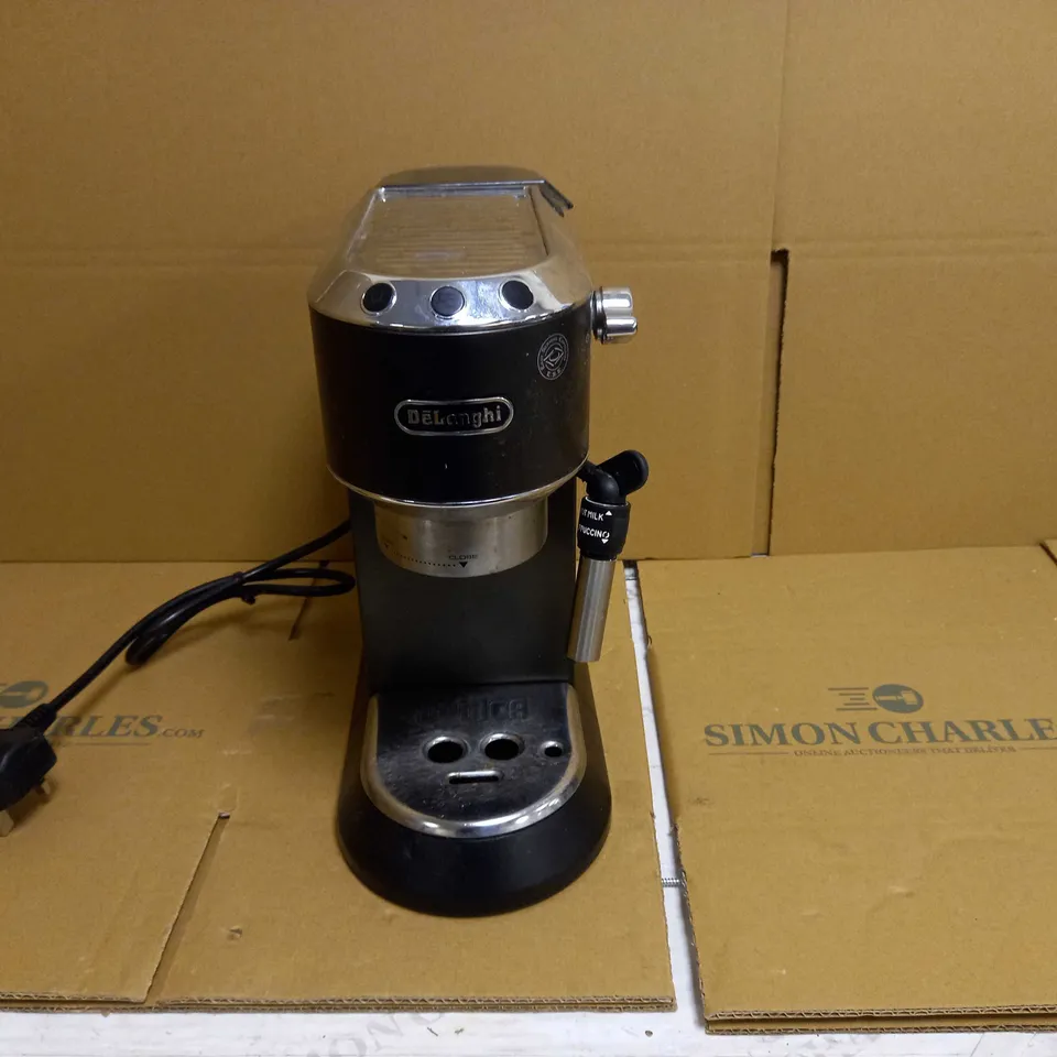 DE'LONGHI DEDICA COFFEE MACHINE