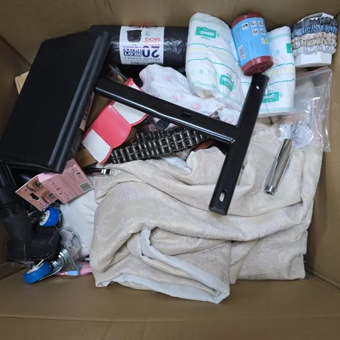 APPROXIMATELY 20 ASSORTED ITEMS TO INCLUDE REFUSE SACKS, CURTAINS, CHAIN, ETC - COLLECTION ONLY