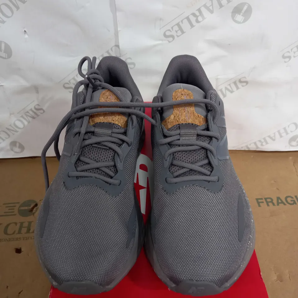 BOXED PAIR OF NEW BALANCE TRAINERS SIZE 36