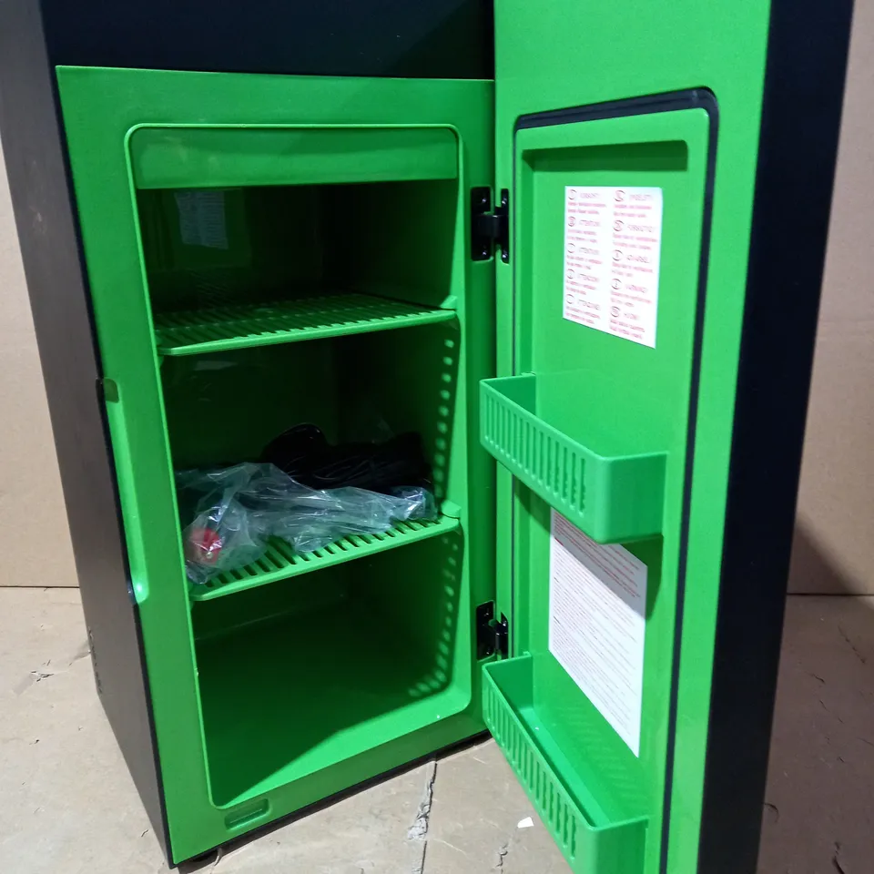 UKONIC XBOX SERIES X REPLICA MINI FRIDGE