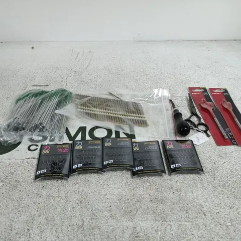 TOTE OF APPROXIMATELY 20 ASSORTED TOOLS/ACCESSORIES