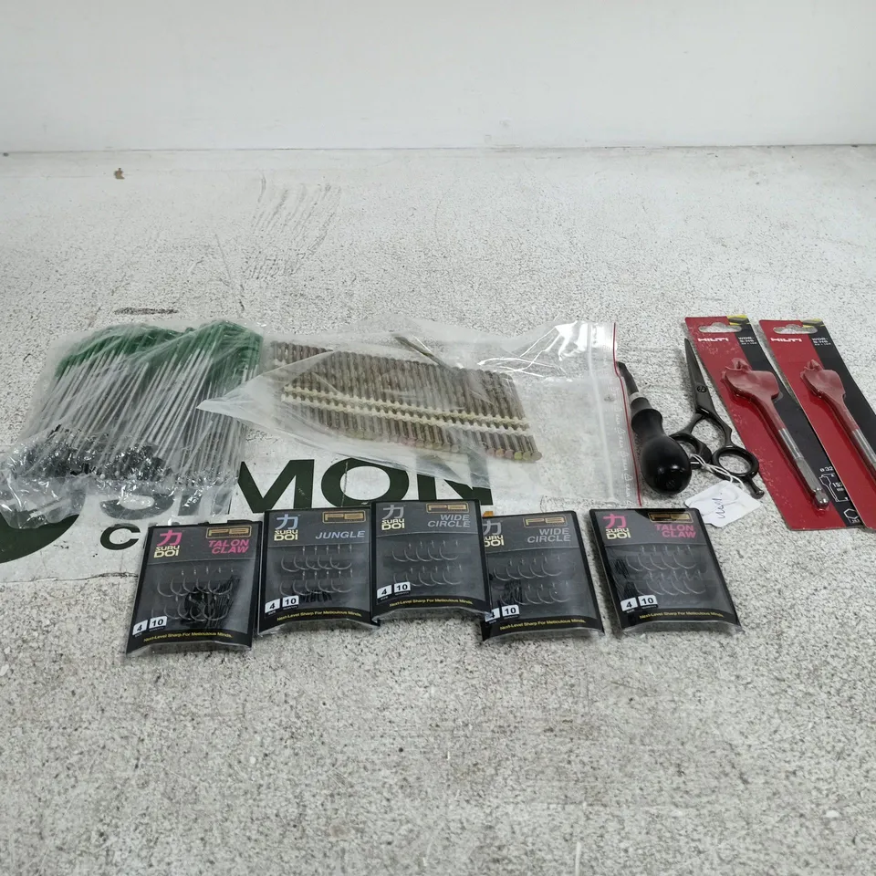 TOTE OF APPROXIMATELY 20 ASSORTED TOOLS/ACCESSORIES