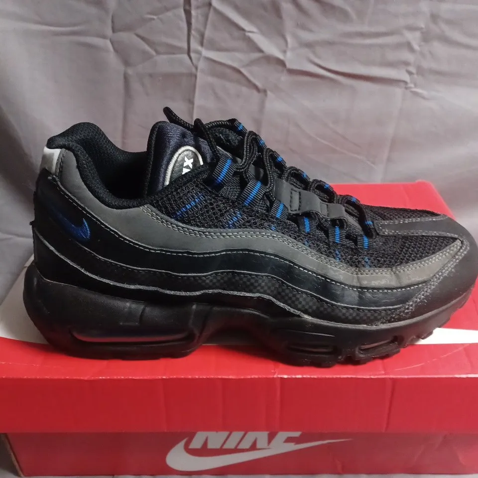 BOXED PAIR OF NIKE AIR MAX 95 TRAINERS  - UK SIZE 7