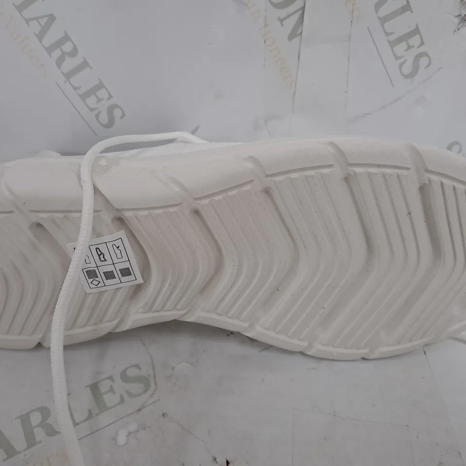 BOBS SPORT BY SKETCHERS WHITE TRAINERS - UK 6
