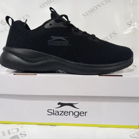 BOXED PAIR OF SLAZENGER JENSON TRAINERS IN BLACK UK SIZE 9