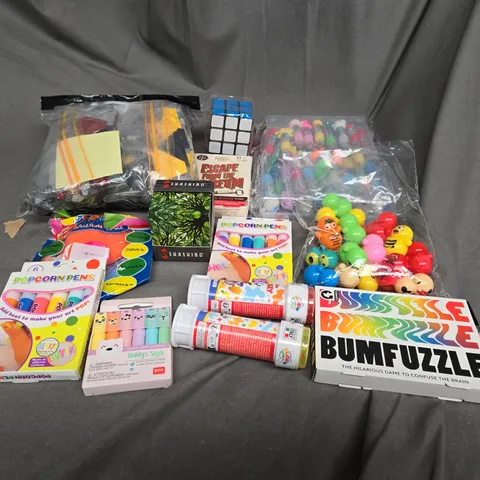 APPROXIMATELY 10 ASSORTED TOYS AND GAMES TO INCLUDE RUBIKS CUBE, BUBBLES AND LEGO