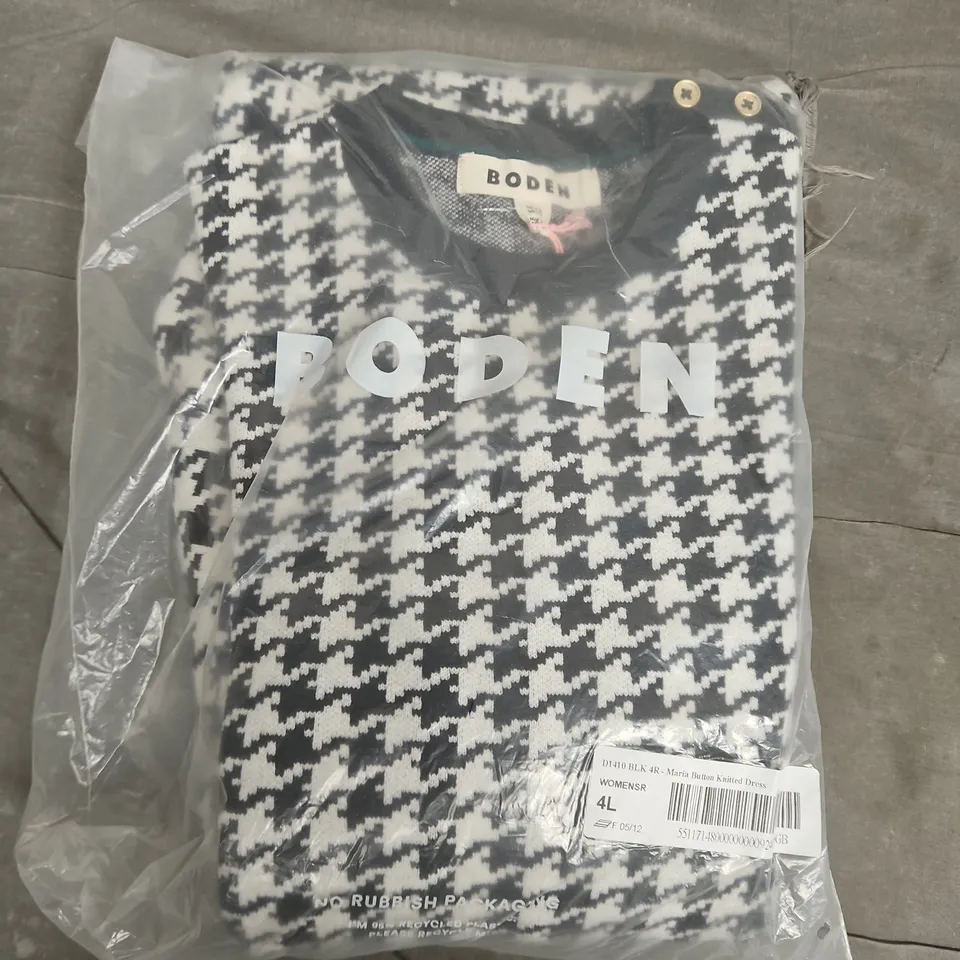 BAGGED BODEN MARIA BUTTON KNITTED DRESS IN WHITE/BLACK - SIZE 4R