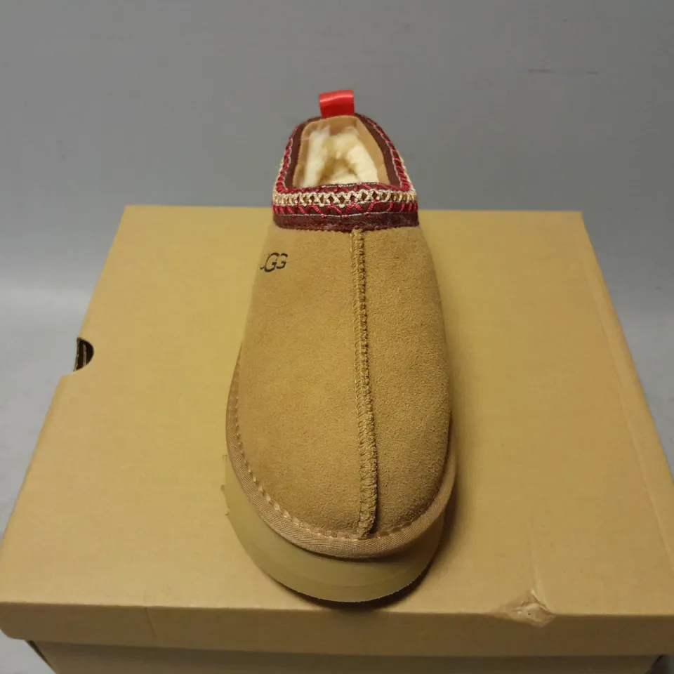 BOXED PAIR OF UGG WOMENS TAZ SLIPPERS IN BROWN/RED - UK 5