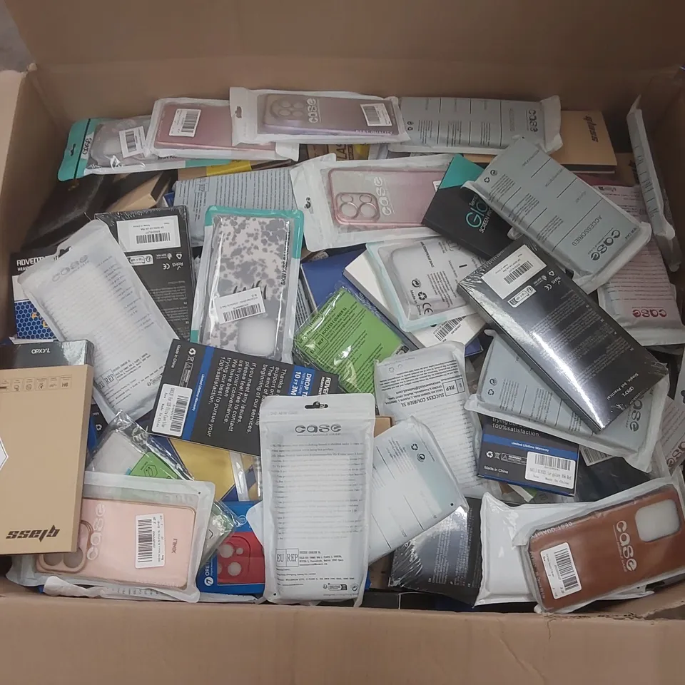 PALLET CONTAINING A VERY LARGE QUANTITY OF ASSORTED PHONE CASES ECT